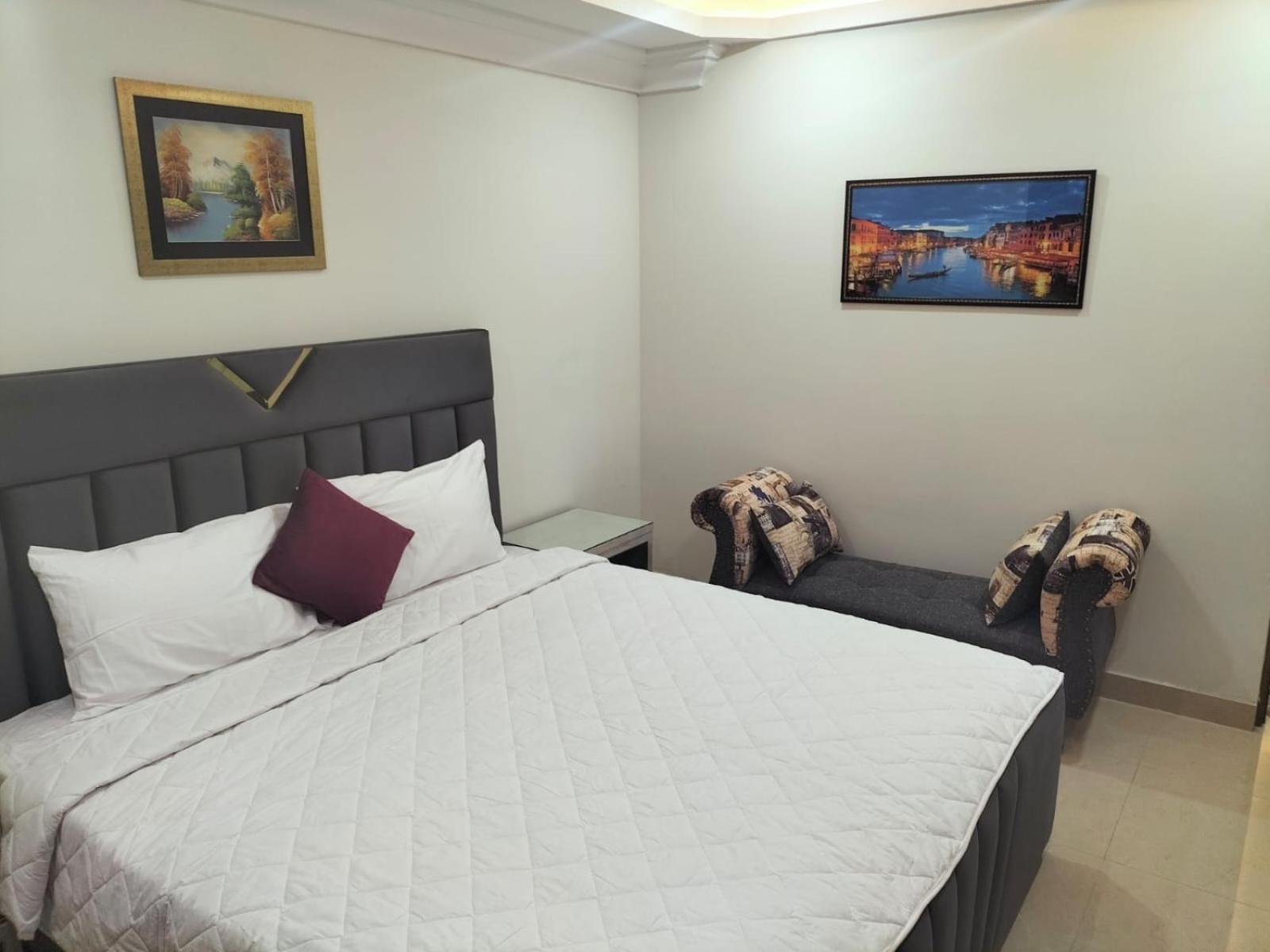 Royal Galaxy Hotel & Residence - Near Islamabad International Airport & Motorway Ngoại thất bức ảnh
