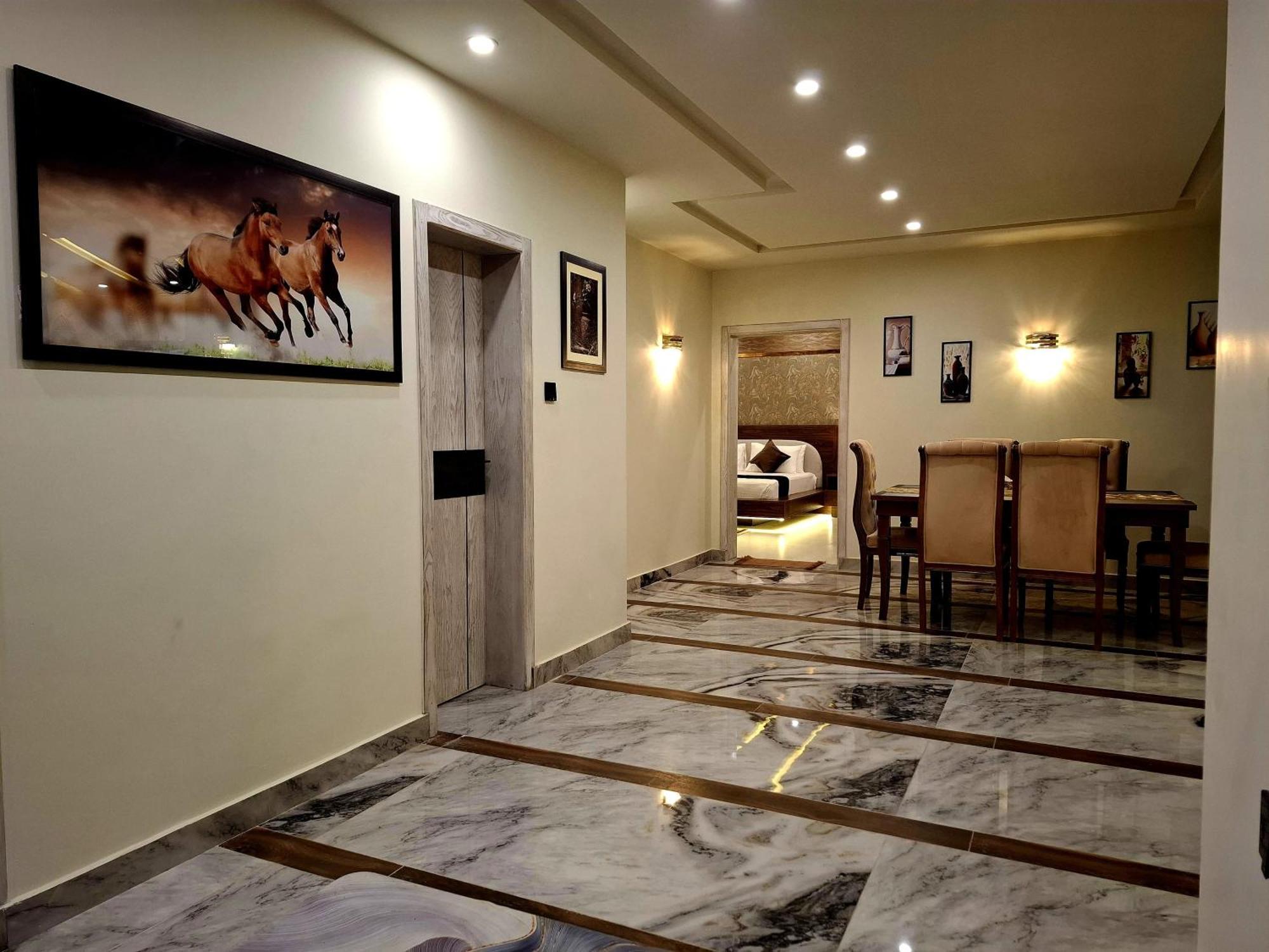 Royal Galaxy Hotel & Residence - Near Islamabad International Airport & Motorway Ngoại thất bức ảnh