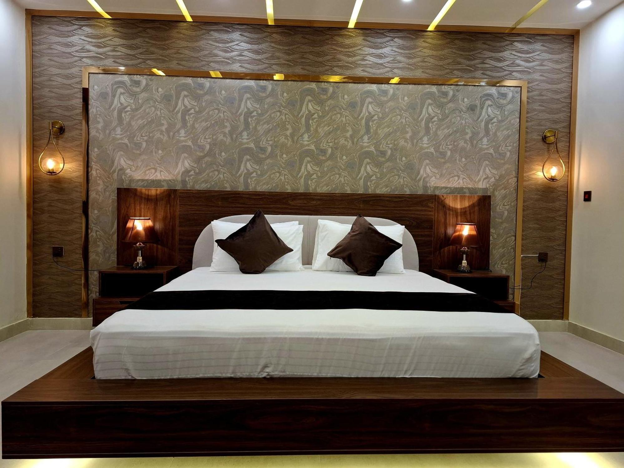 Royal Galaxy Hotel & Residence - Near Islamabad International Airport & Motorway Ngoại thất bức ảnh