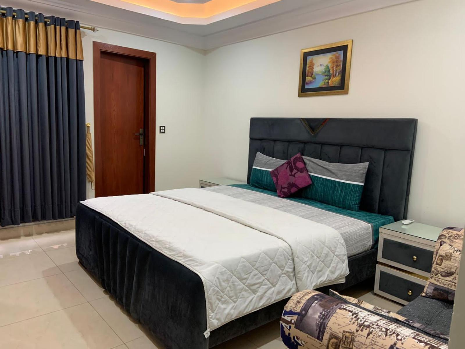 Royal Galaxy Hotel & Residence - Near Islamabad International Airport & Motorway Ngoại thất bức ảnh