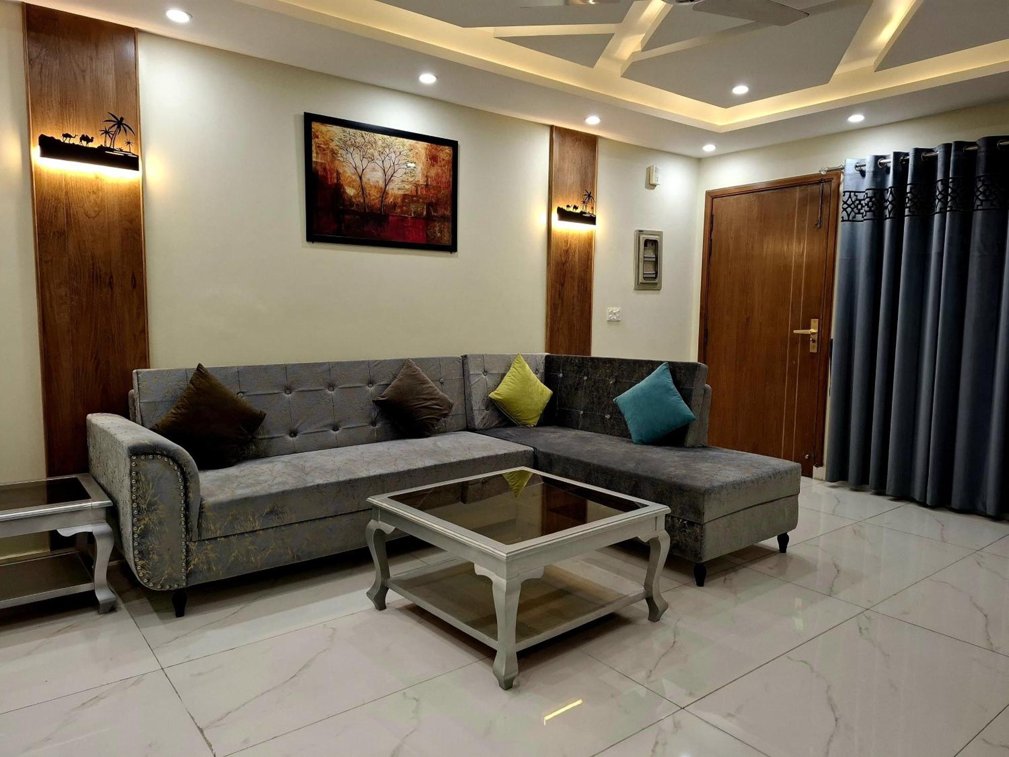 Royal Galaxy Hotel & Residence - Near Islamabad International Airport & Motorway Ngoại thất bức ảnh