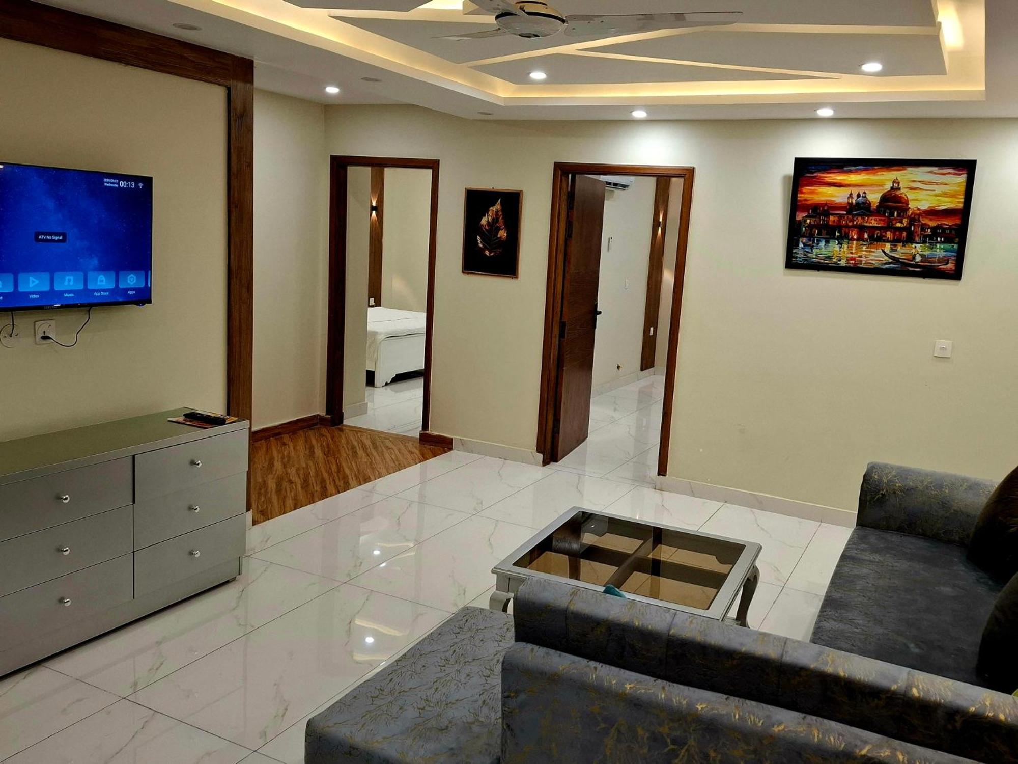 Royal Galaxy Hotel & Residence - Near Islamabad International Airport & Motorway Ngoại thất bức ảnh